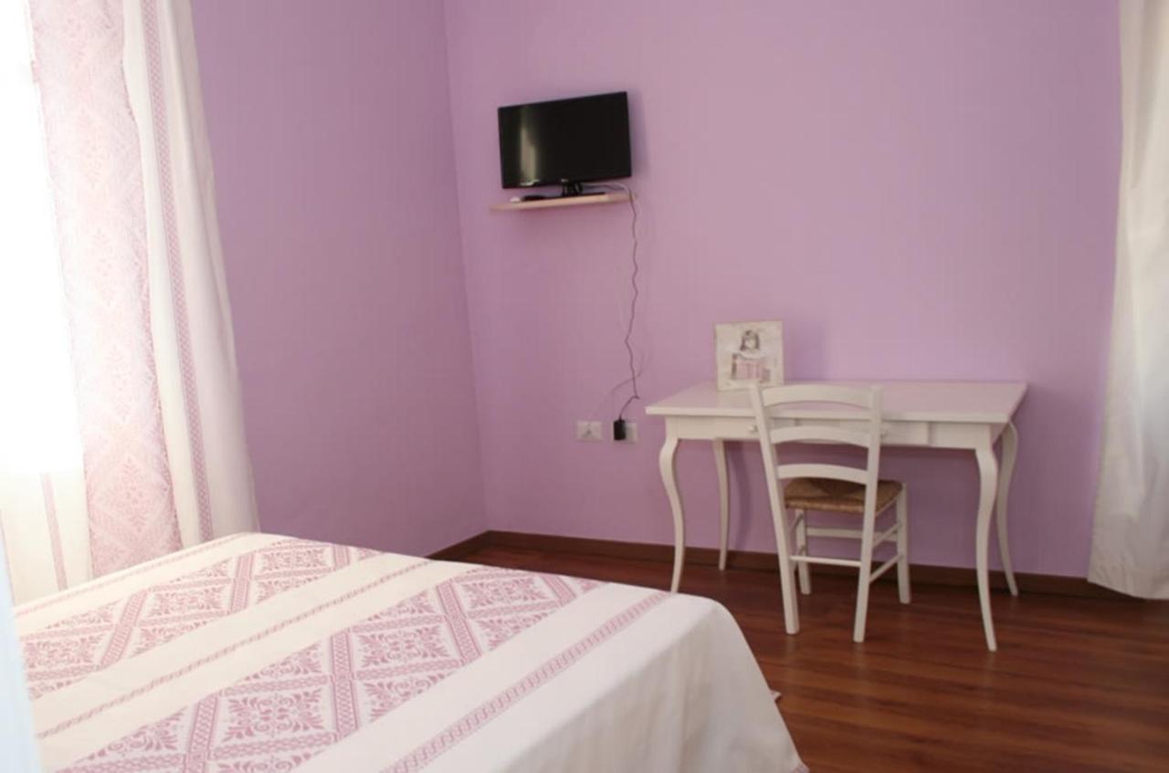 Guest House Le Gemelle Luras Extérieur photo