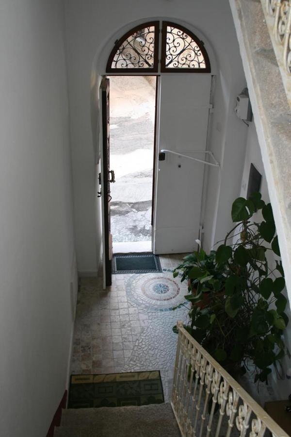 Guest House Le Gemelle Luras Extérieur photo
