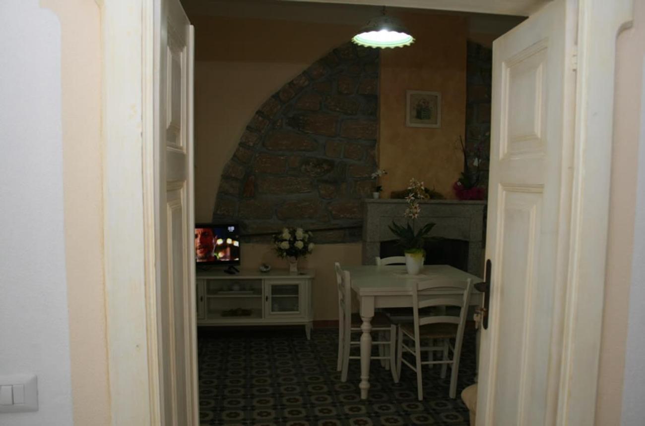Guest House Le Gemelle Luras Extérieur photo