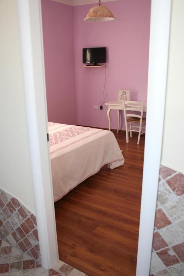 Guest House Le Gemelle Luras Extérieur photo
