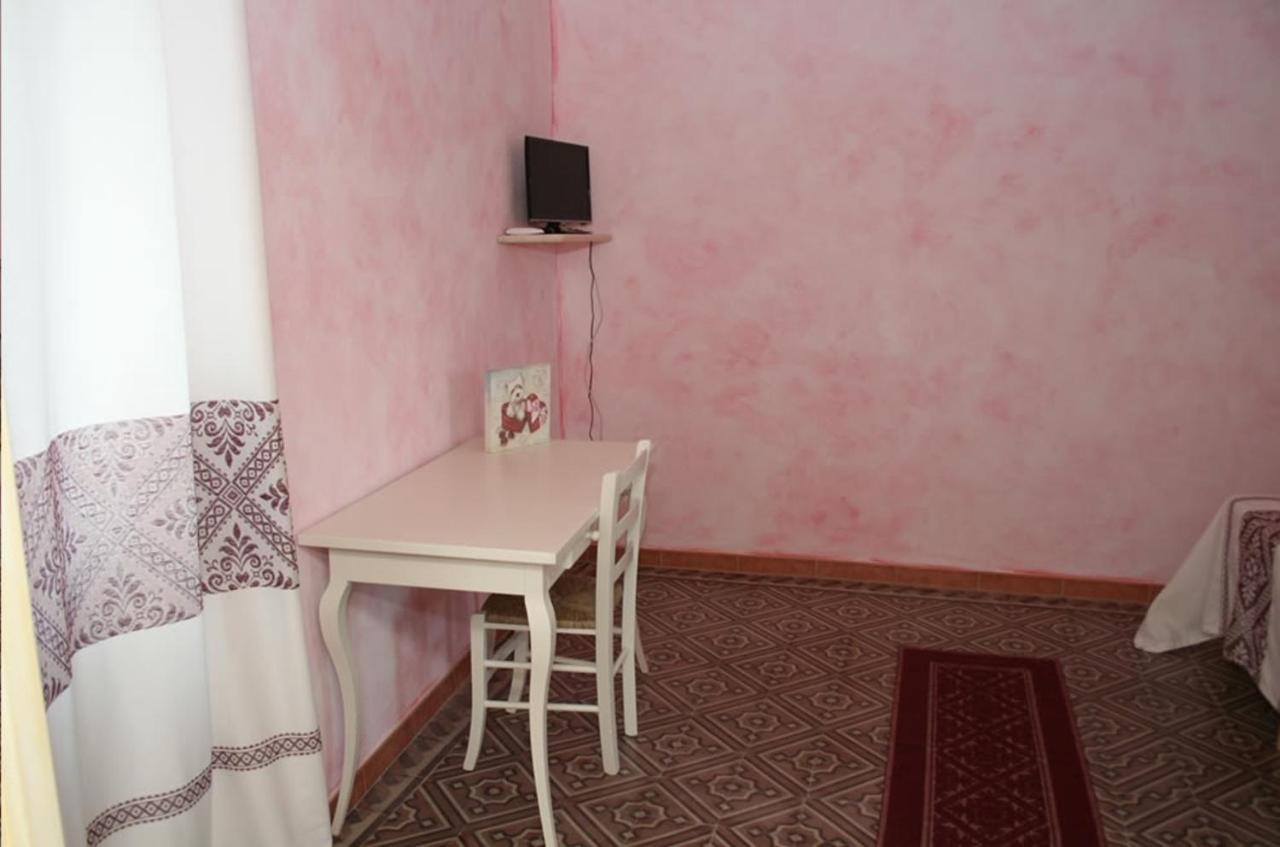 Guest House Le Gemelle Luras Extérieur photo