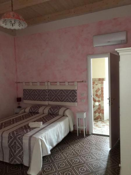 Guest House Le Gemelle Luras Extérieur photo
